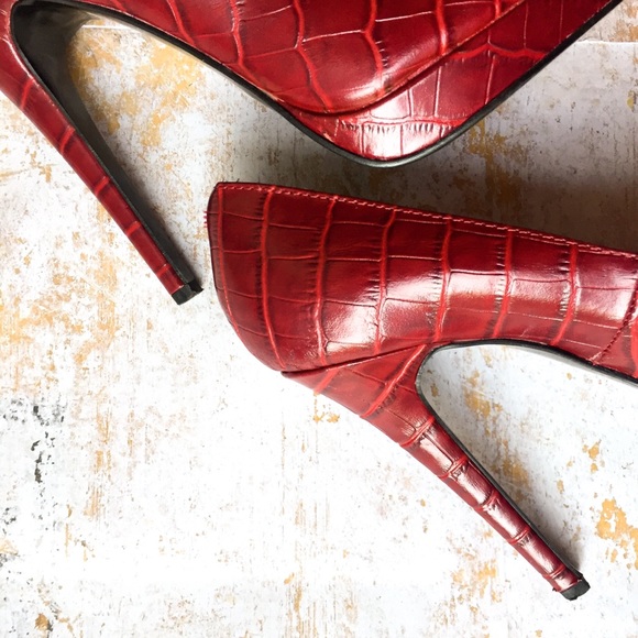 VS Colin Stuart Snakeskin Platform Pumps - Picture 6 of 8